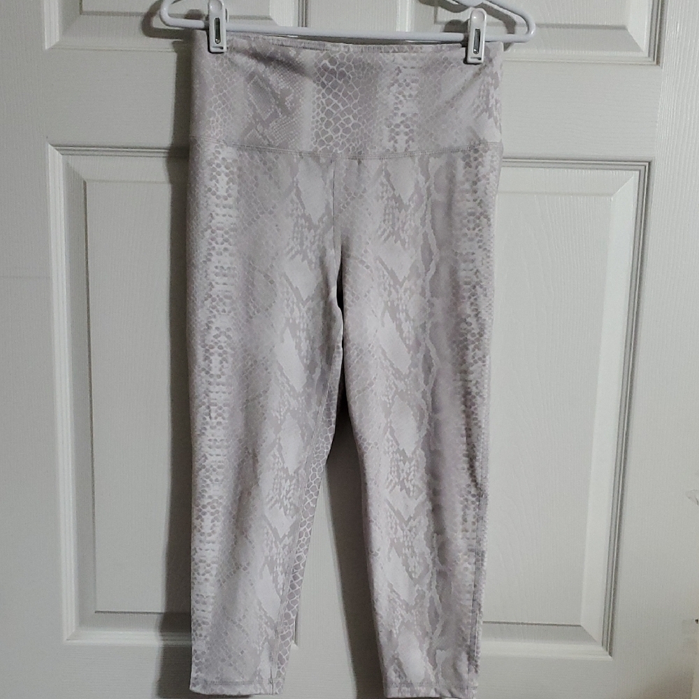 Mono B Tonal Snake Print Active Capris Legging Size Medium